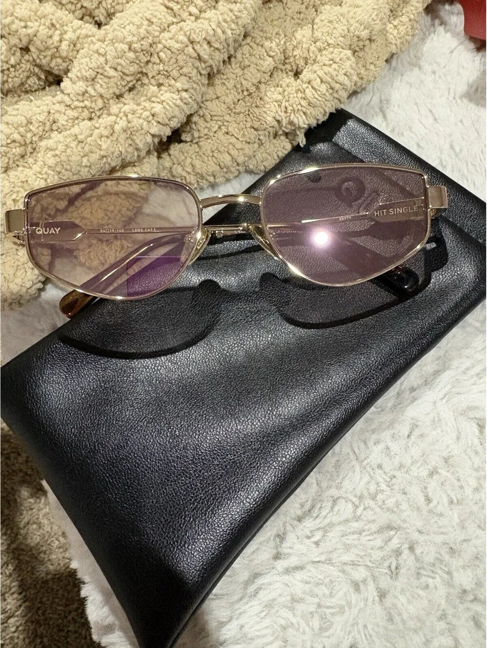 QUAY HIT SINGLE Women's Sunglasses - Gold Frame / Digi Pink Lens